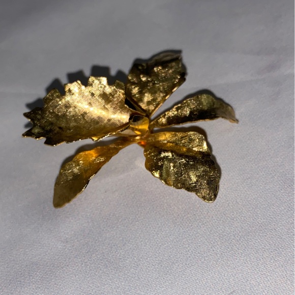 Vintage Gold Tone Textured Orchid Flower Brooch Pin - Picture 5 of 8